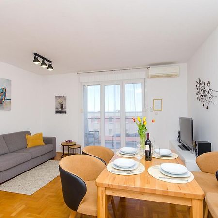 Spacious Apartment Smile With Terrace And Secure Garage Split Exterior photo