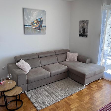 Spacious Apartment Smile With Terrace And Secure Garage Split Exterior photo