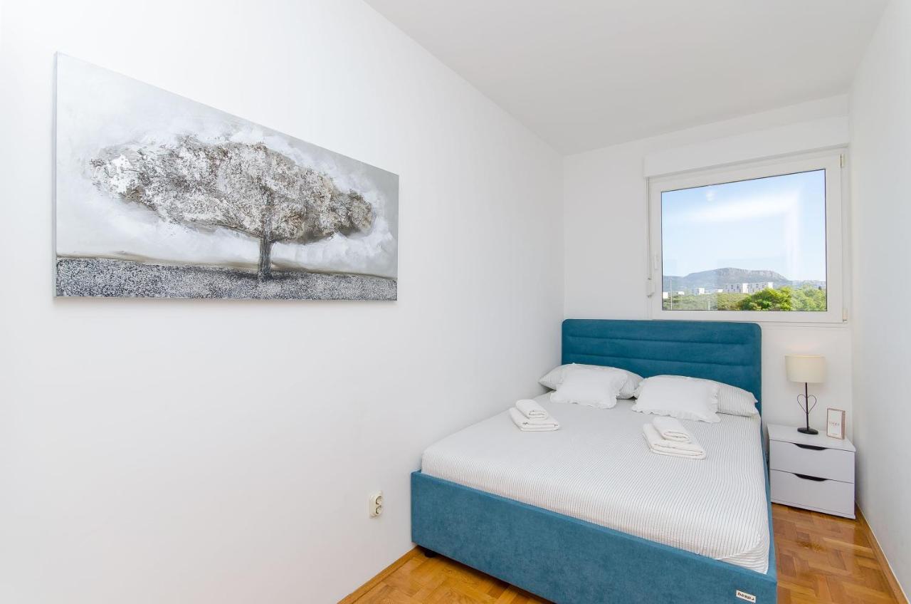 Spacious Apartment Smile With Terrace And Secure Garage Split Exterior photo