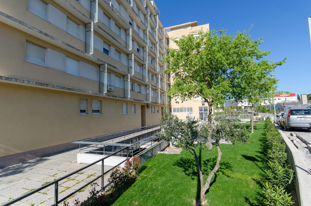 Spacious Apartment Smile With Terrace And Secure Garage Split Exterior photo